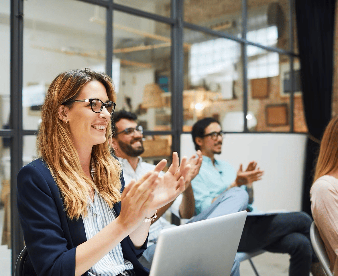 Begeisterte IID Partner glücklich nach Präsentation